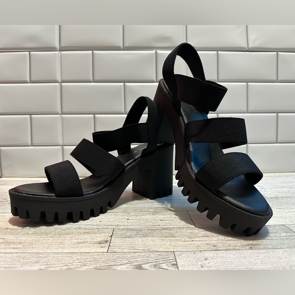 Madden Girl Black Chunky Block Heel G Spell Platform - Size 10
